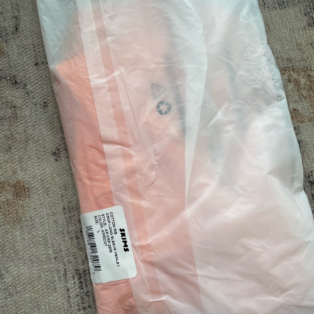 SKIMS cotton rib long sleeve Henley apricot SOLD OUT COLOR - Picture 3 of 5